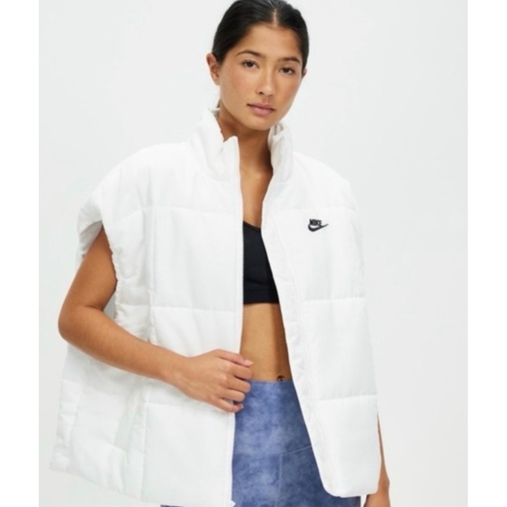 Nike Womens Sportswear Classic Puffer Therma-FIT Loose Vest White Med (M)